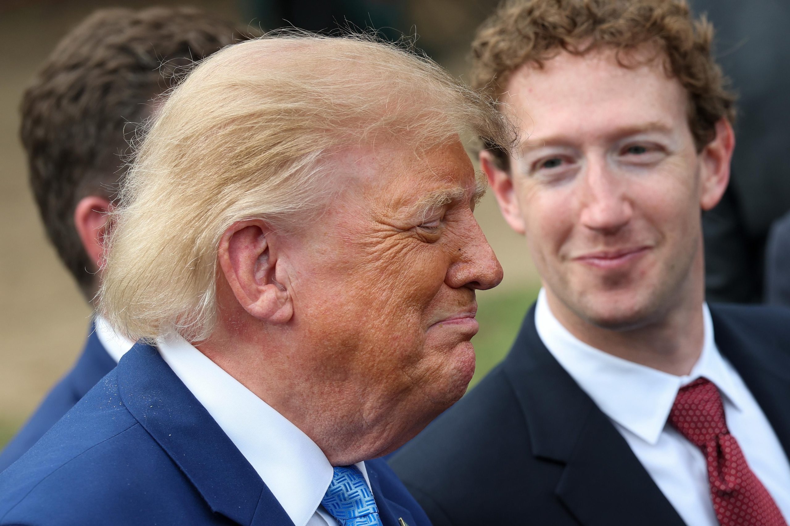 Donald Trump reunido con líderes tecnológicos como Mark Zuckerberg para discutir sobre Inteligencia Artificial