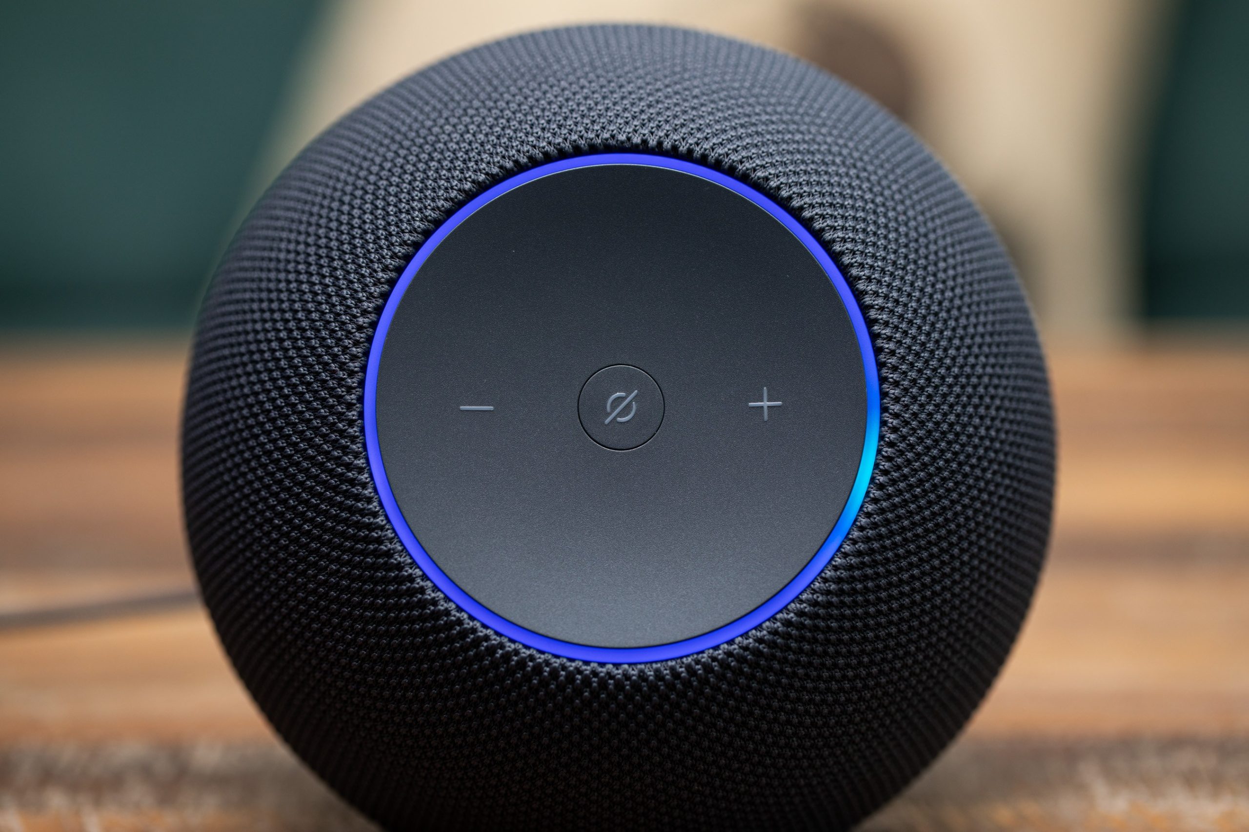 Altavoz inteligente Amazon Echo Studio funcionando con Amazon Alexa Plus